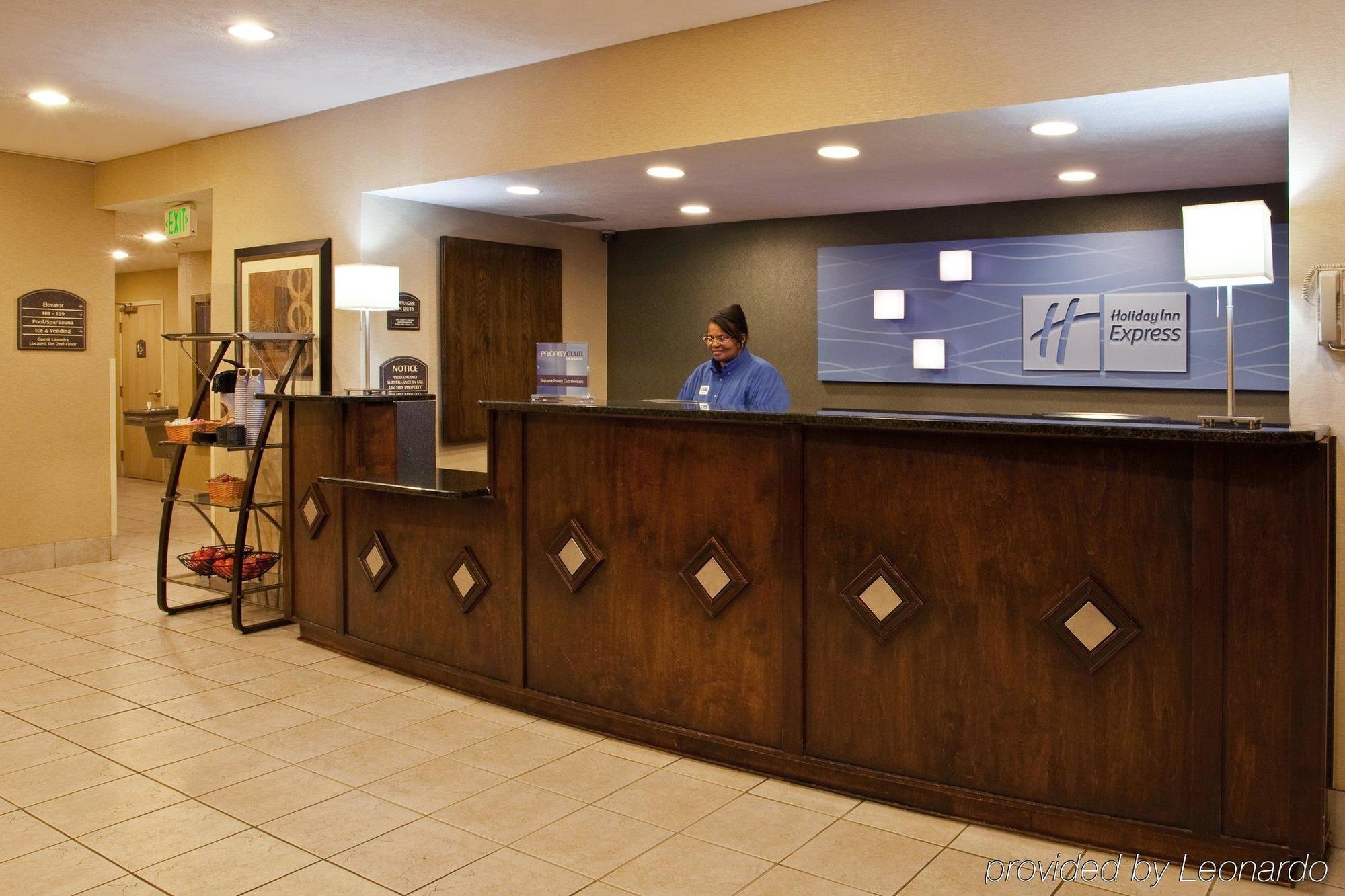Quality Inn & Suites Oakwood Village - Cleveland South Экстерьер фото