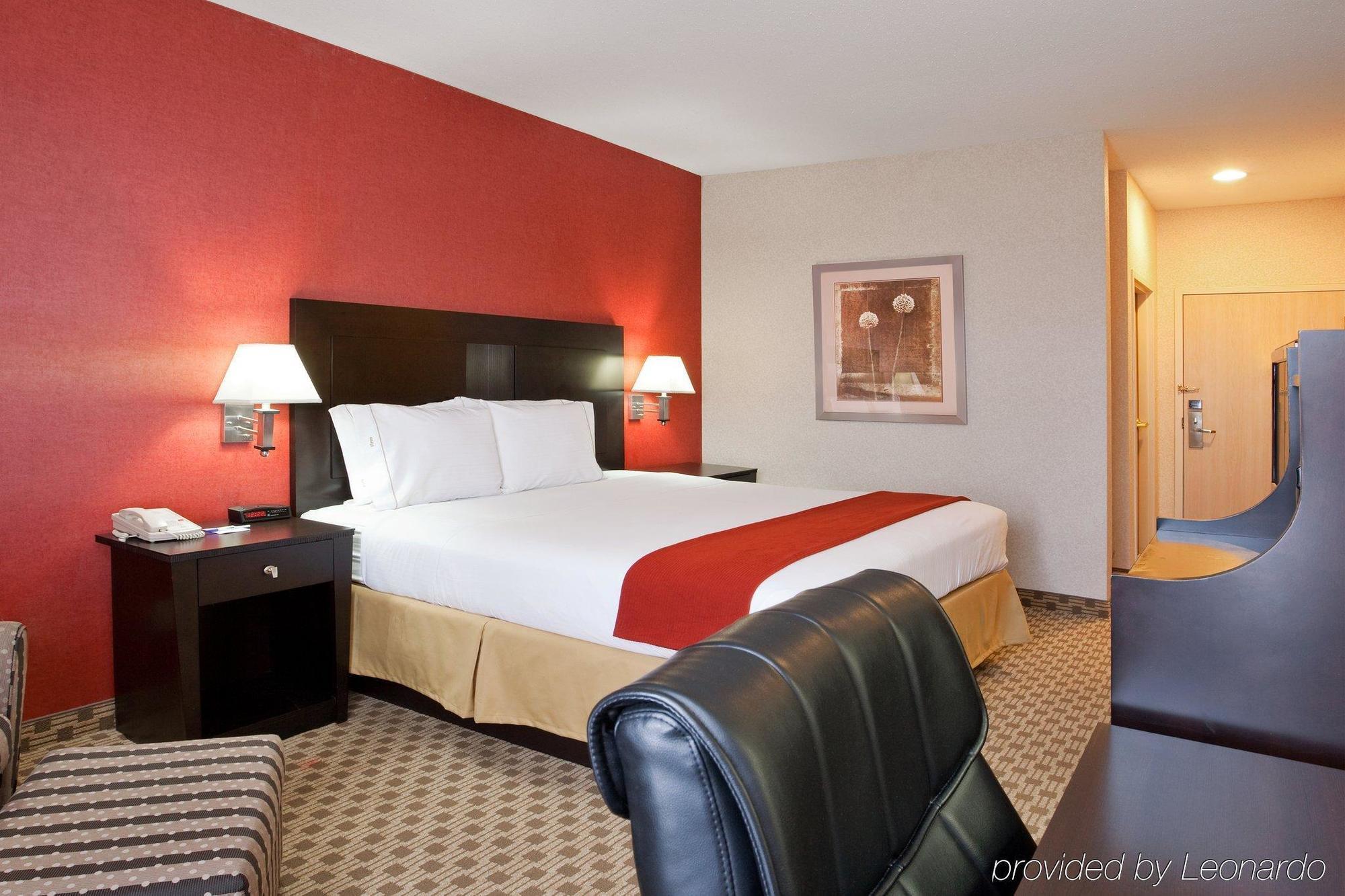 Quality Inn & Suites Oakwood Village - Cleveland South Экстерьер фото
